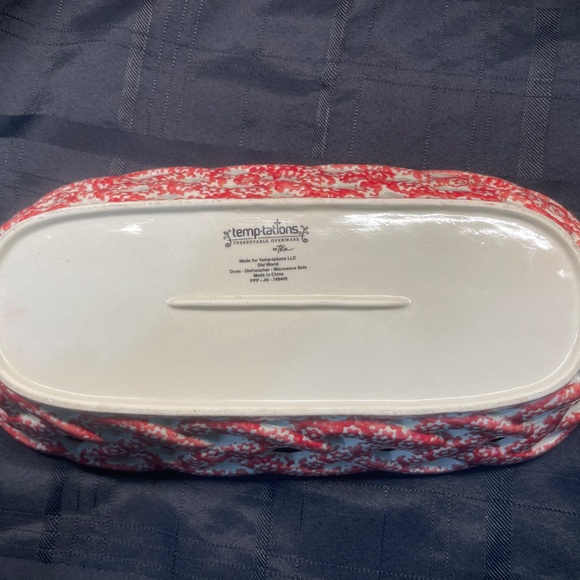 TEMPTATIONS OVENWARE By‎ TARA OLD WORLD RED LATTICE CERAMIC BREAD BASKET - Picture 3 of 8